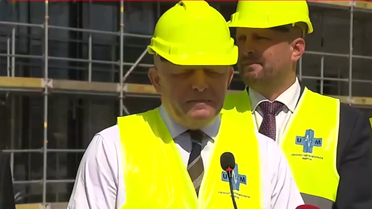 Premiér Robert Fico skontroloval výstavbu martinskej nemocnice. Uviedol, že práce pokračujú a ciele sú naplnené