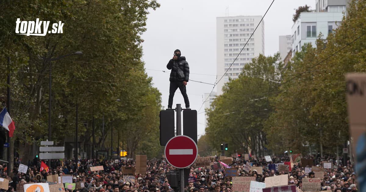 Protesty vo Francúzsku: polícia zadržala vyše 1300 ľudí